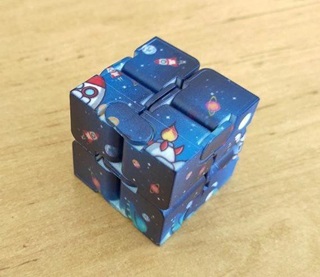 Mic01 - Infinity Cube